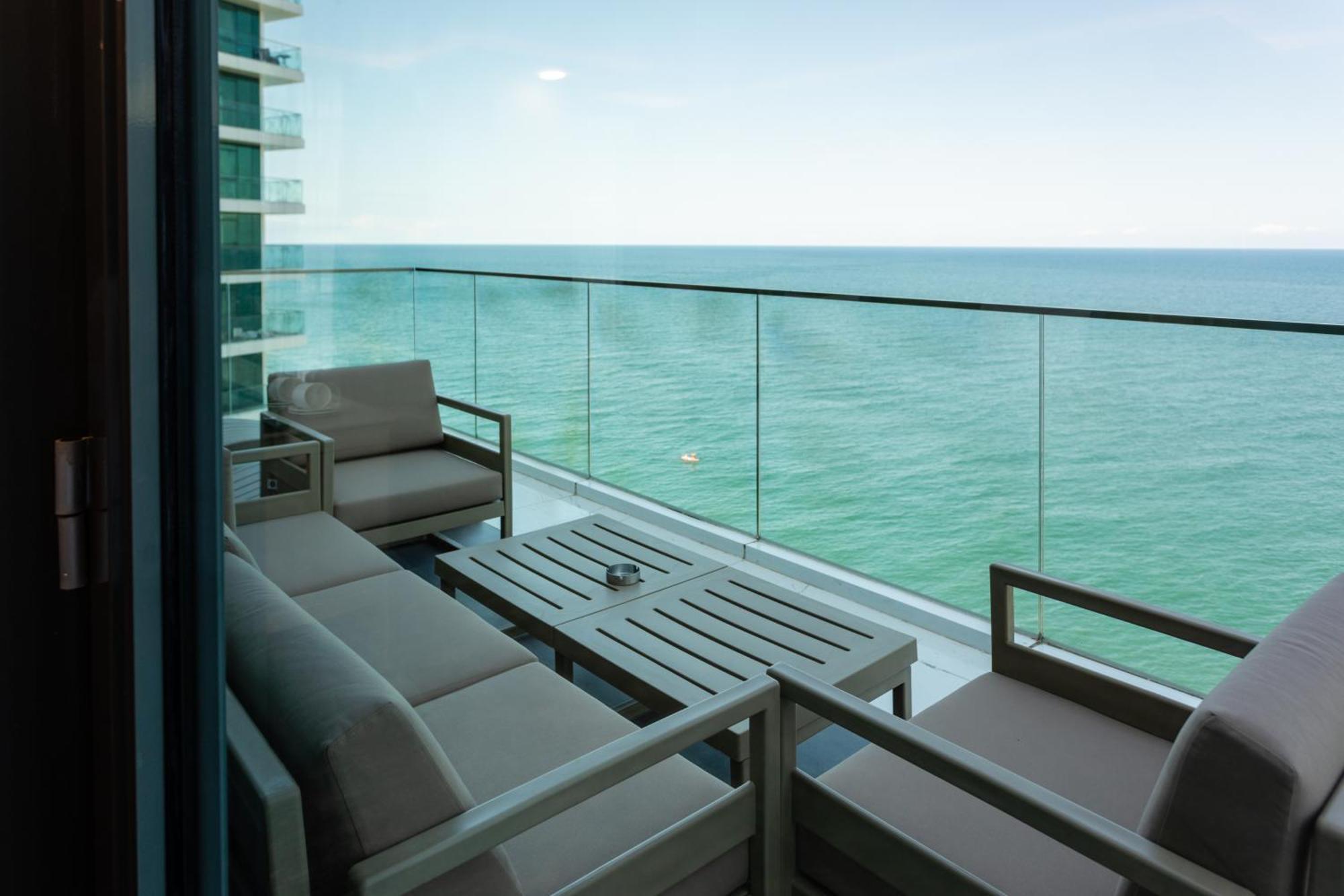 Отель Batumi View Luxury Экстерьер фото