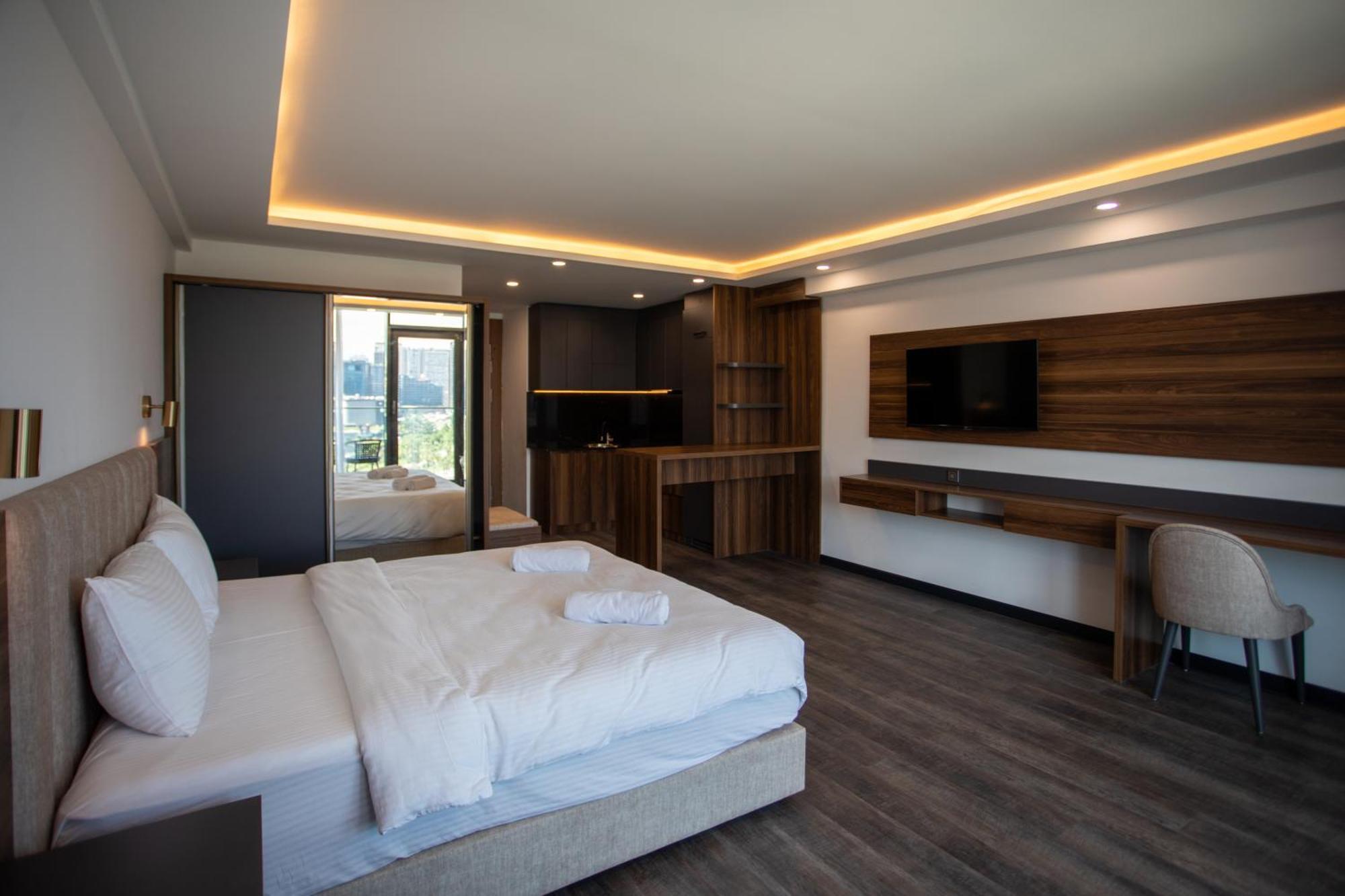 Отель Batumi View Luxury Экстерьер фото
